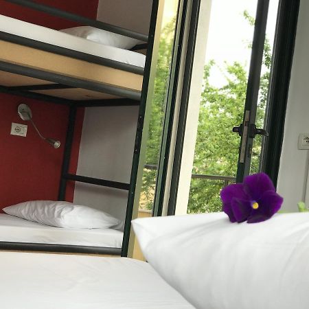 Destil Hostel Tiranë Eksteriør bilde