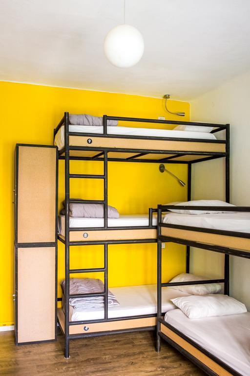 Destil Hostel Tiranë Eksteriør bilde