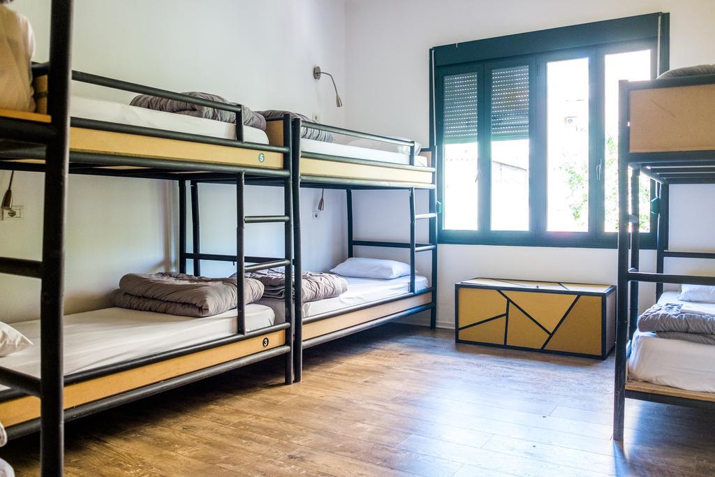 Destil Hostel Tiranë Eksteriør bilde