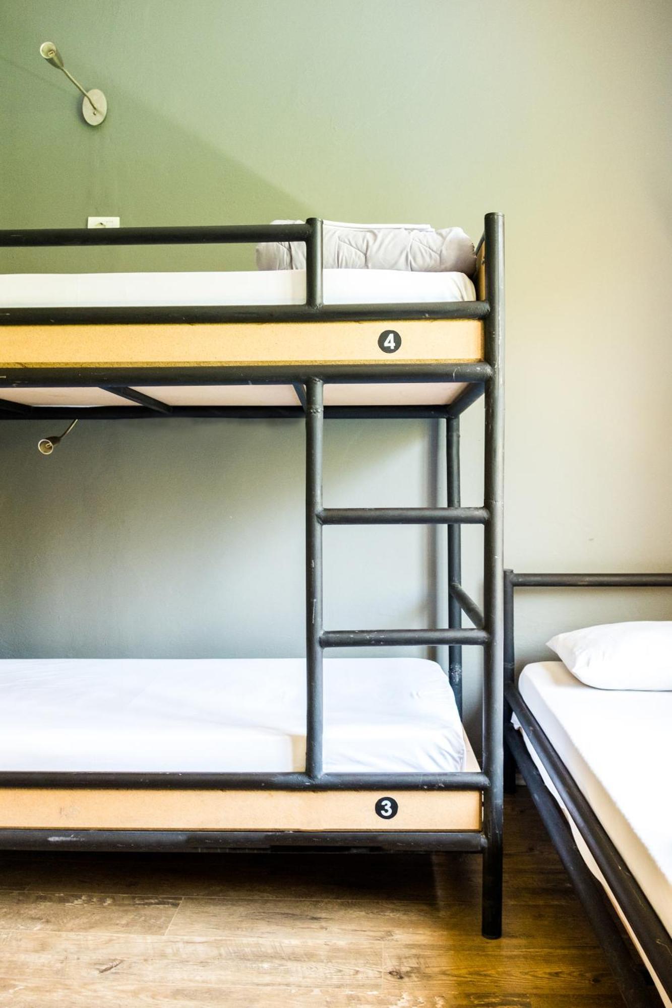 Destil Hostel Tiranë Eksteriør bilde