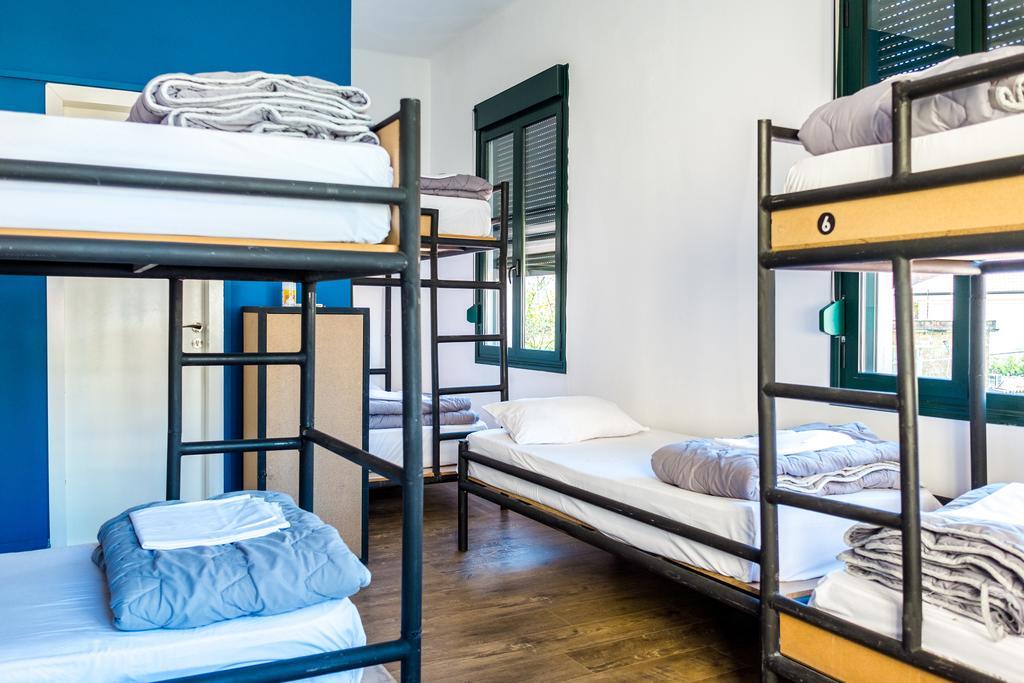 Destil Hostel Tiranë Eksteriør bilde