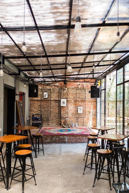 Destil Hostel Tiranë Eksteriør bilde