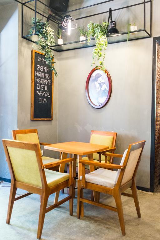 Destil Hostel Tiranë Eksteriør bilde