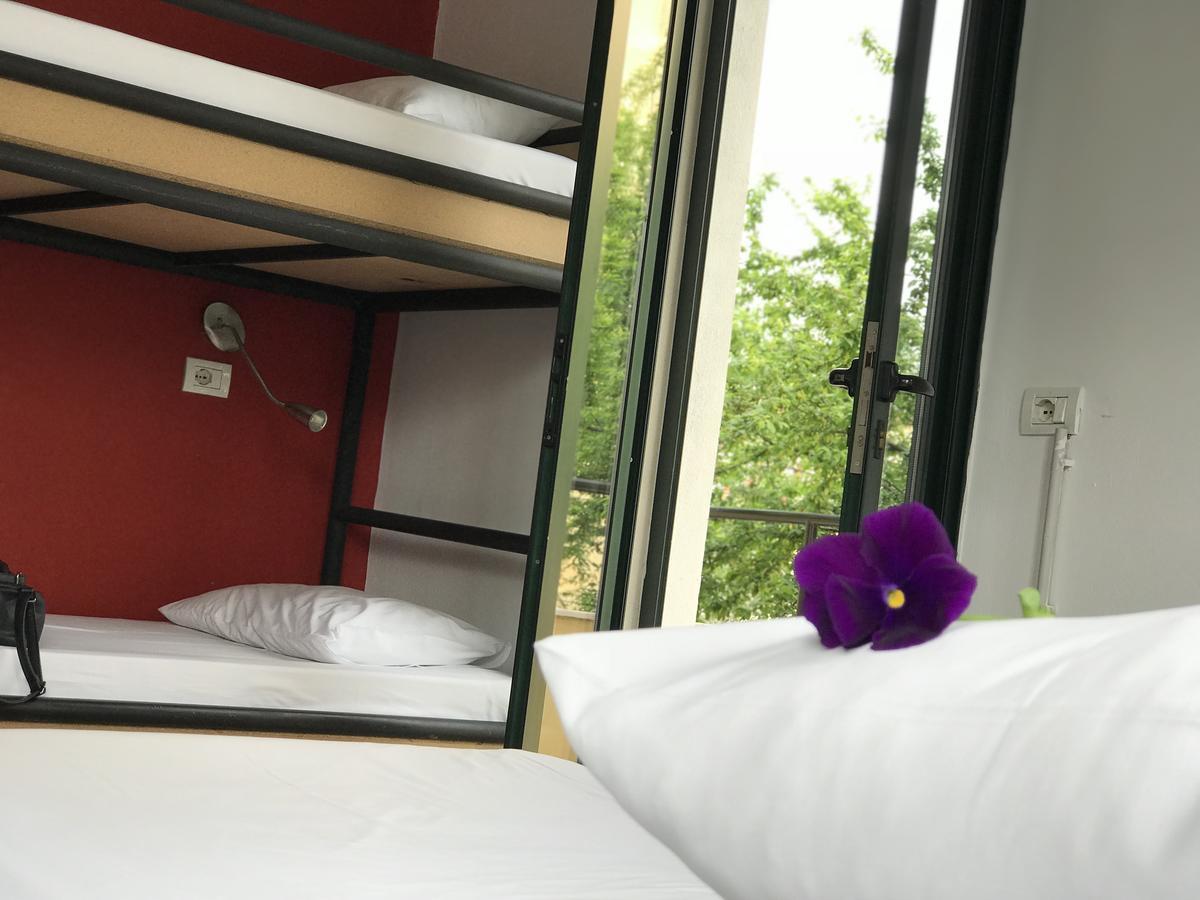 Destil Hostel Tiranë Eksteriør bilde