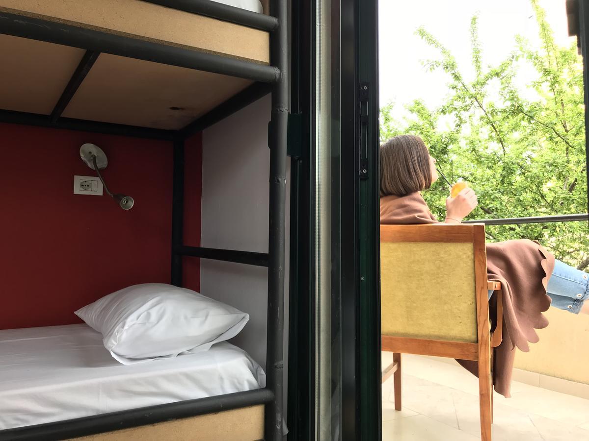 Destil Hostel Tiranë Eksteriør bilde